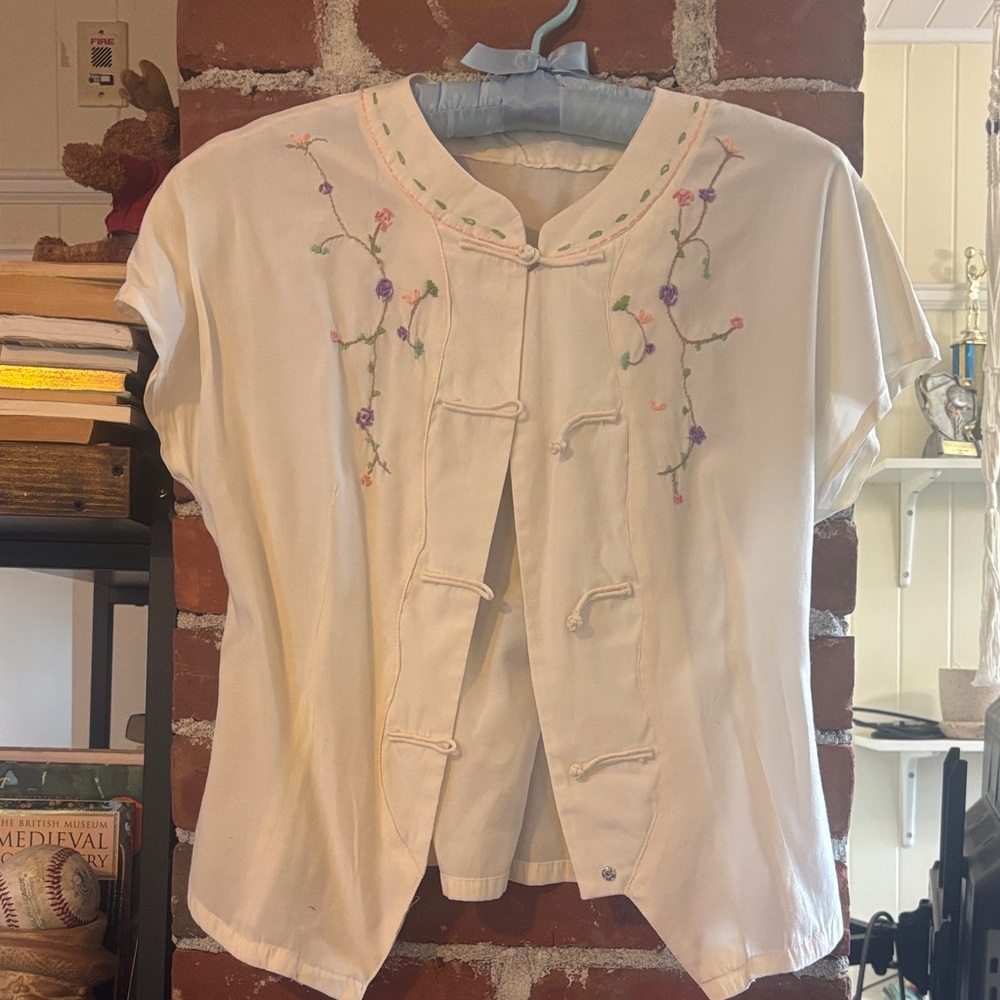 Vintage Floral Embroidered Women's Top - Cream